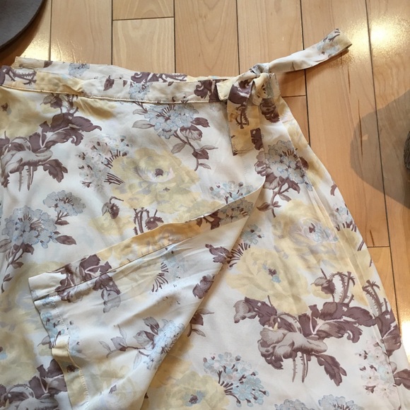 GAP skirt🌸👄 - Picture 2 of 4